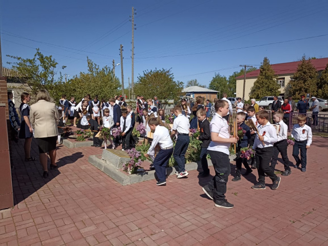 Возложение цветов